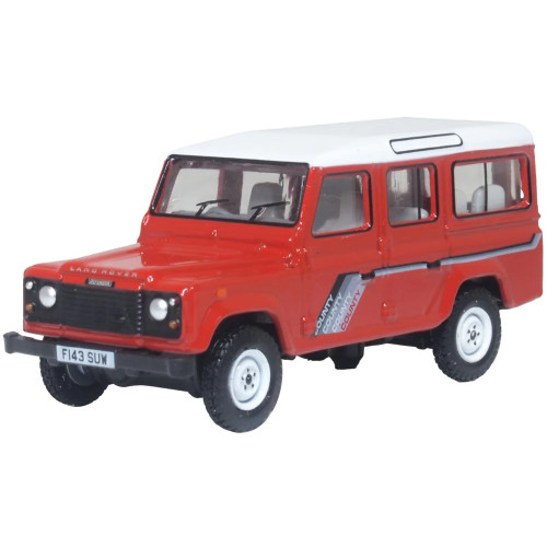 Land Rover Defender LWB St. Wagon - Masai Red (1:76) (NEW)